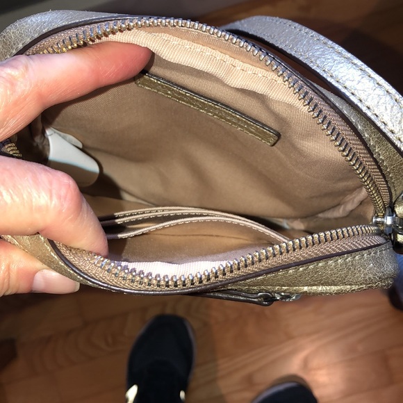 Banana Republic Cross Body Gold distressed leather - brand new! - Picture 2 of 5